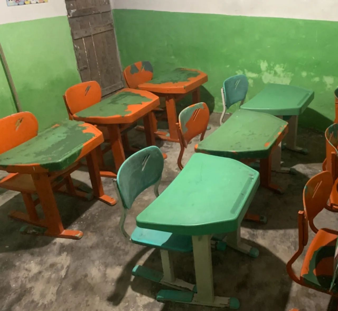 Mesa e cadeira escolar 