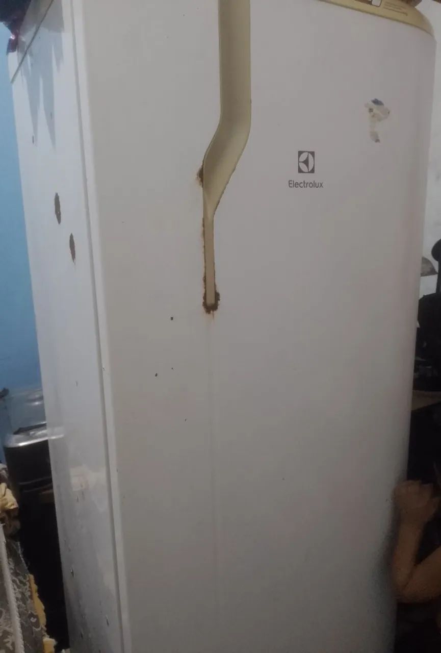 Vendo geladeira Electrolux com defeito - Foto 4