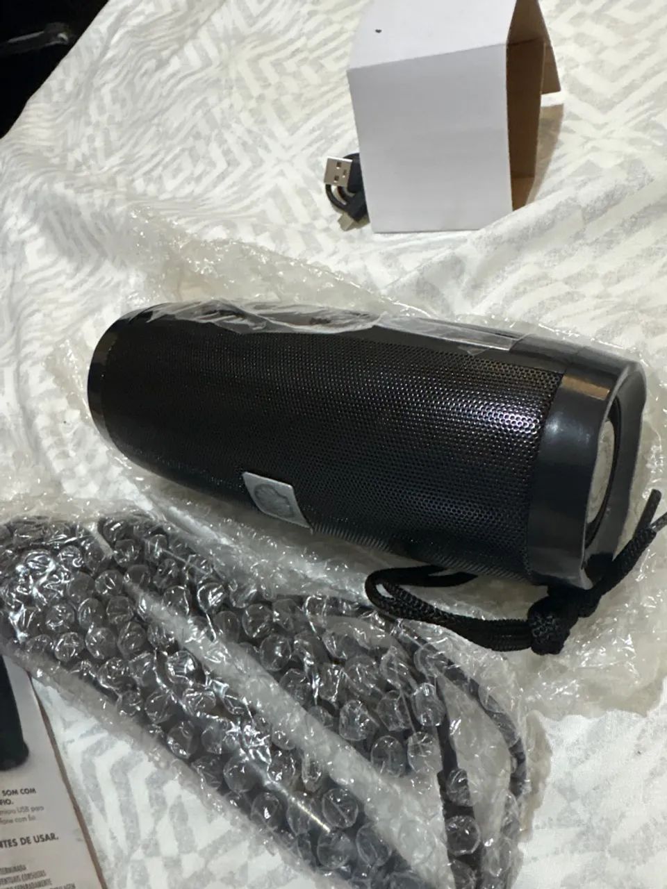 Vendo Caixa de som com luz e microfone - Foto 4
