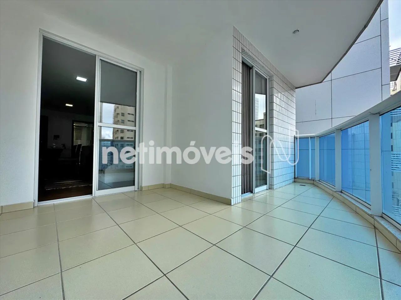 02 QUARTOS SOL DA MANHÃ PÉ NA AREIA NO MIOLO DA PRAIA DO CANTO EM UM ANDAR ALTO - Foto 7