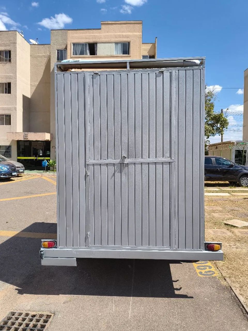 Trailer em ótimo estado (equipado com vários acessórios) - Foto 5