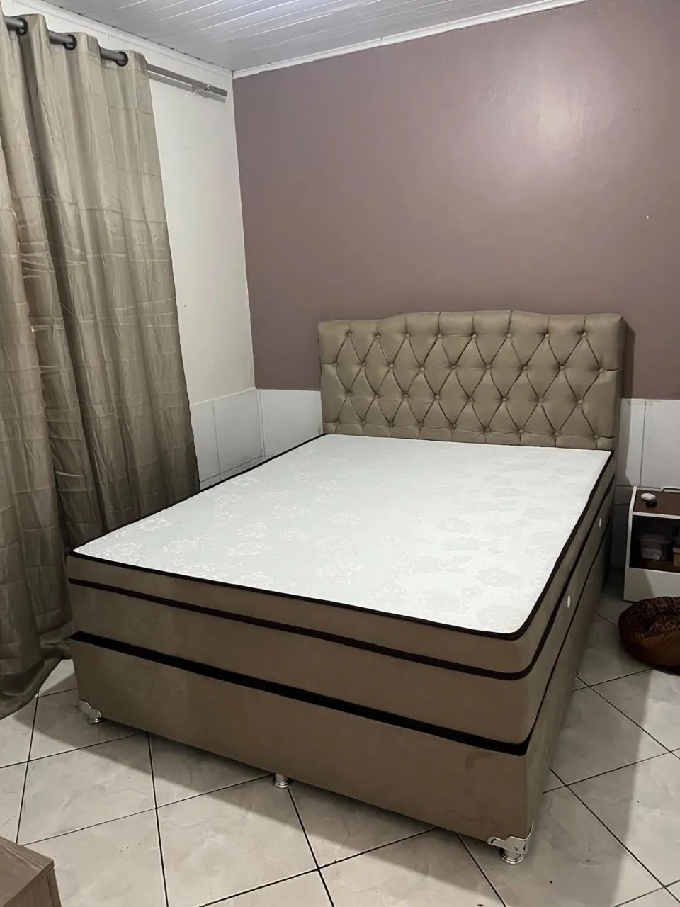 Cama queen com cabeceira e massagem 