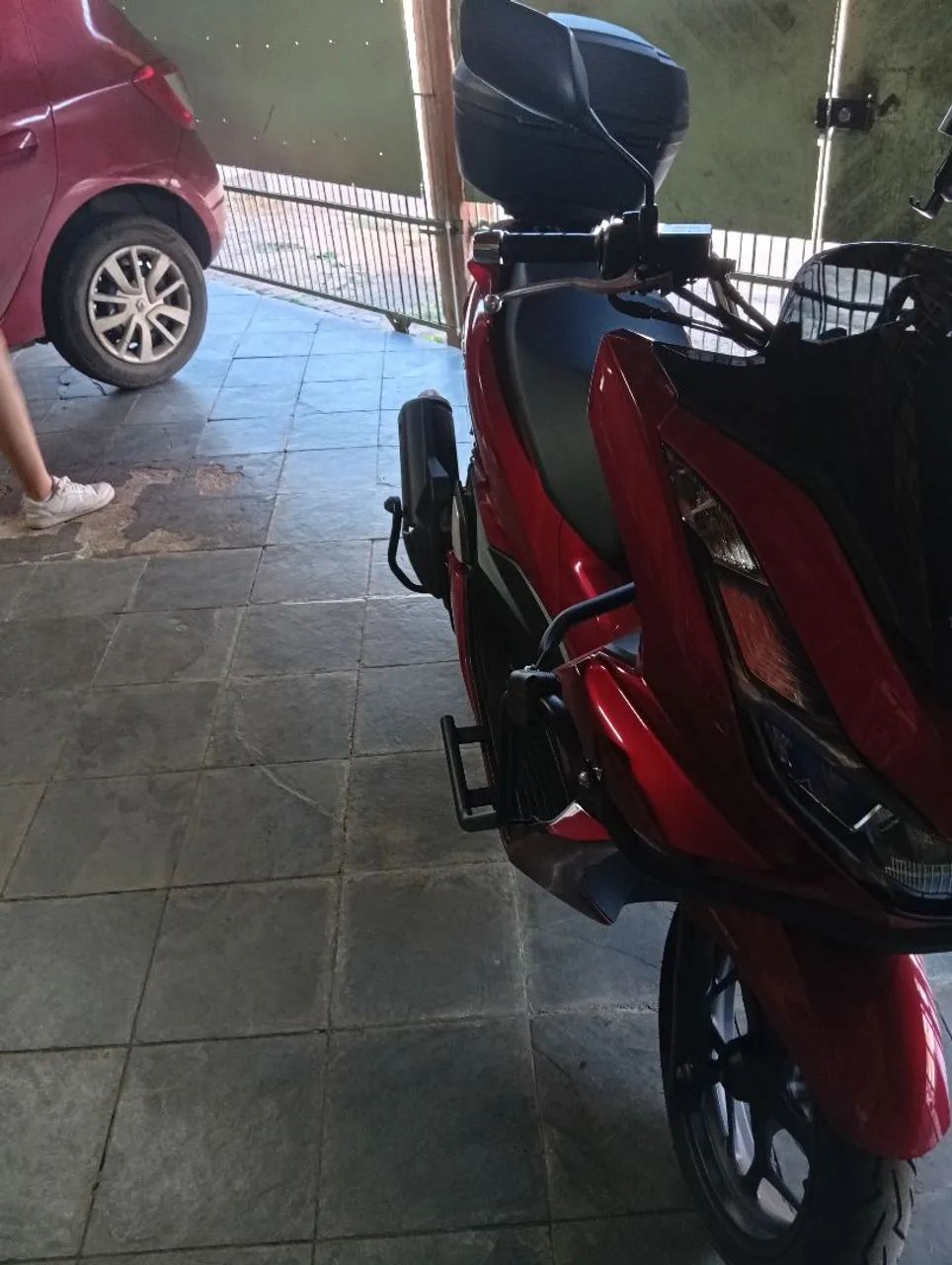 Yamaha PCX 160 ABS, completa com protetores de segurança e baú 