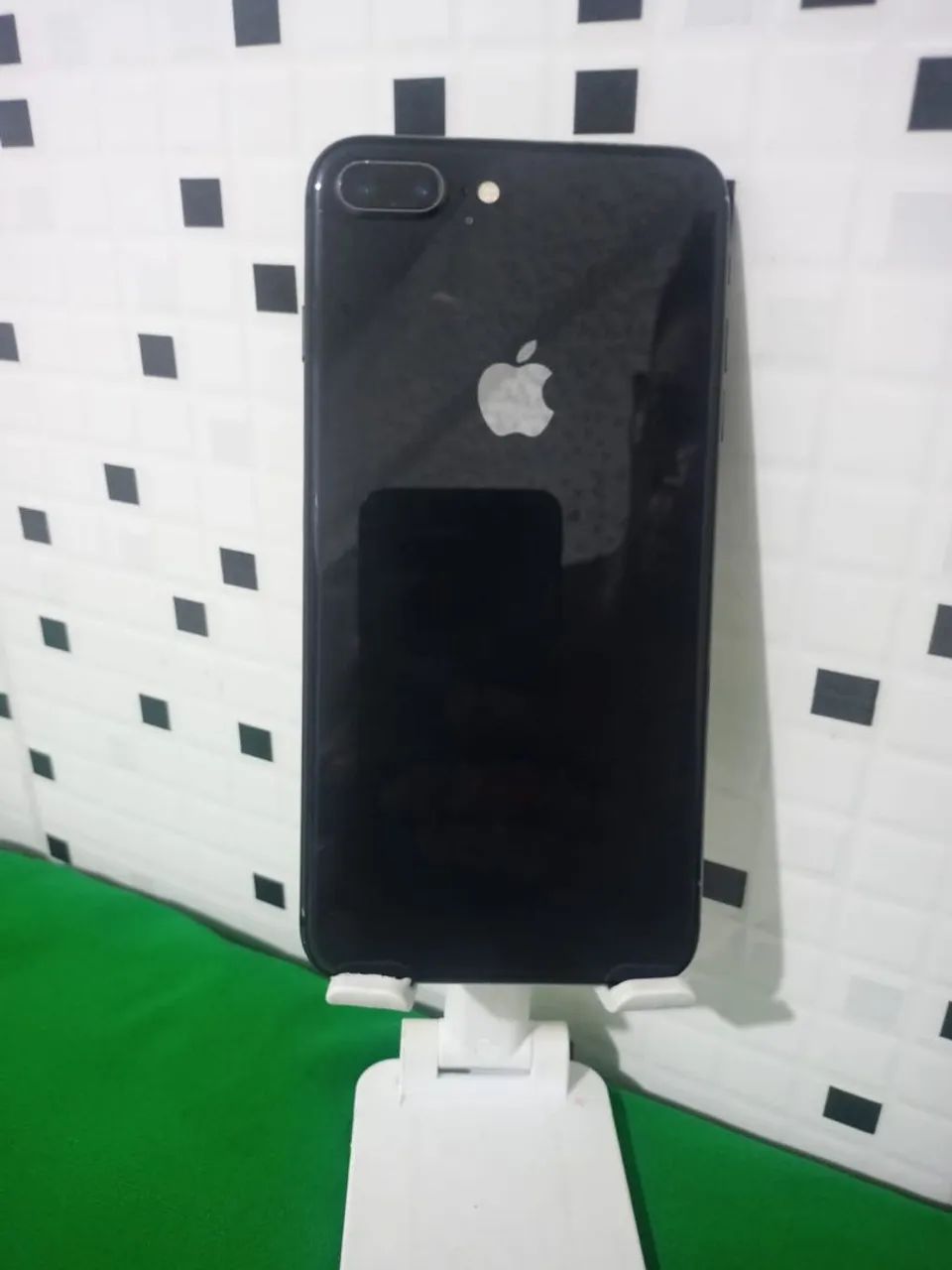 Iphone 8 plus de 64 gigas funcionando perfeitamente(botão home, off) mas não interfere - Foto 5
