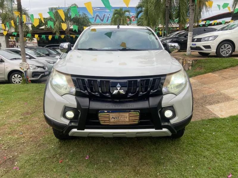 Mitsubishi L200 Tri. Out. HPE-S 2-4 CD 4X4 DIE 2021