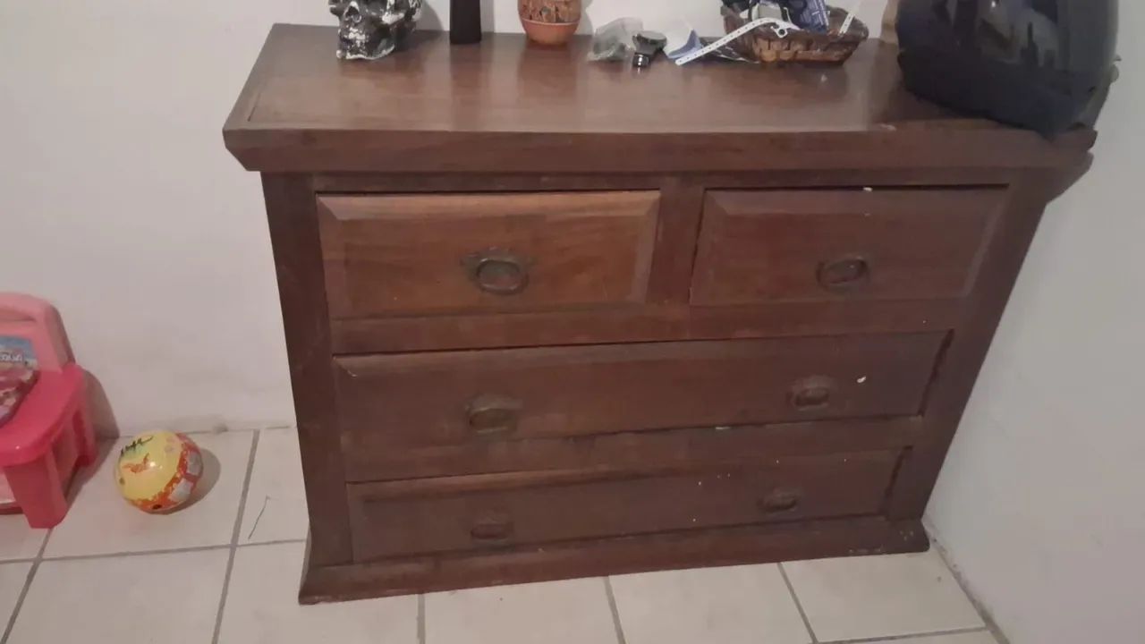Cômoda de madeira