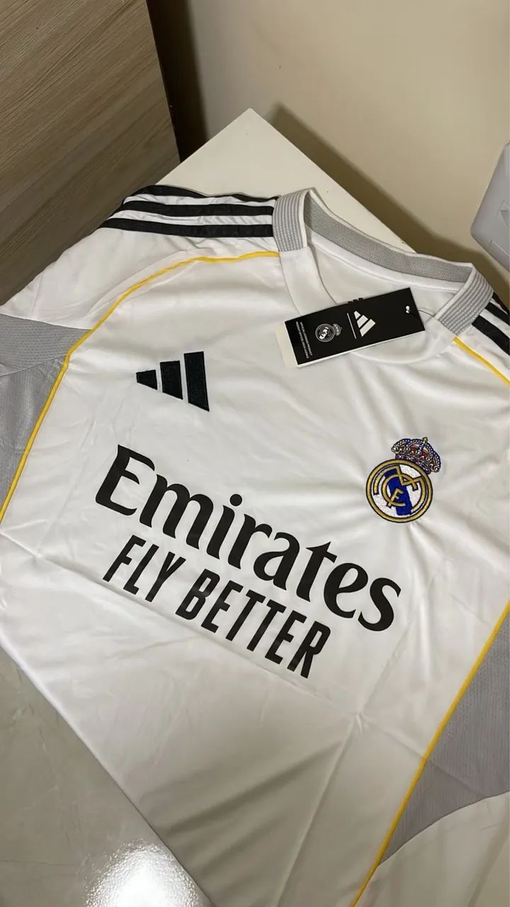 Camisa do Real Madrid.
