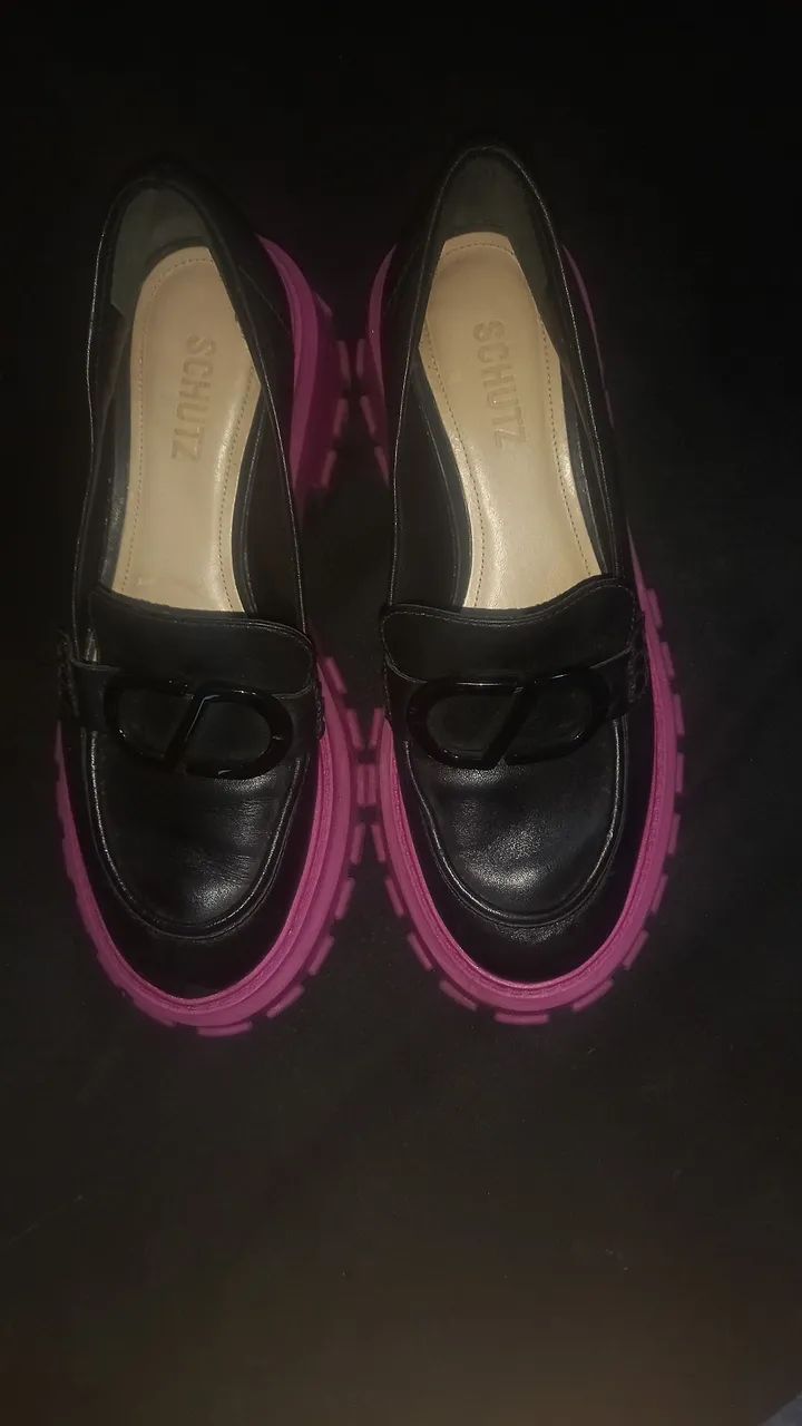 Mocassim Schutz com salto bloco tratorado na cor rosa