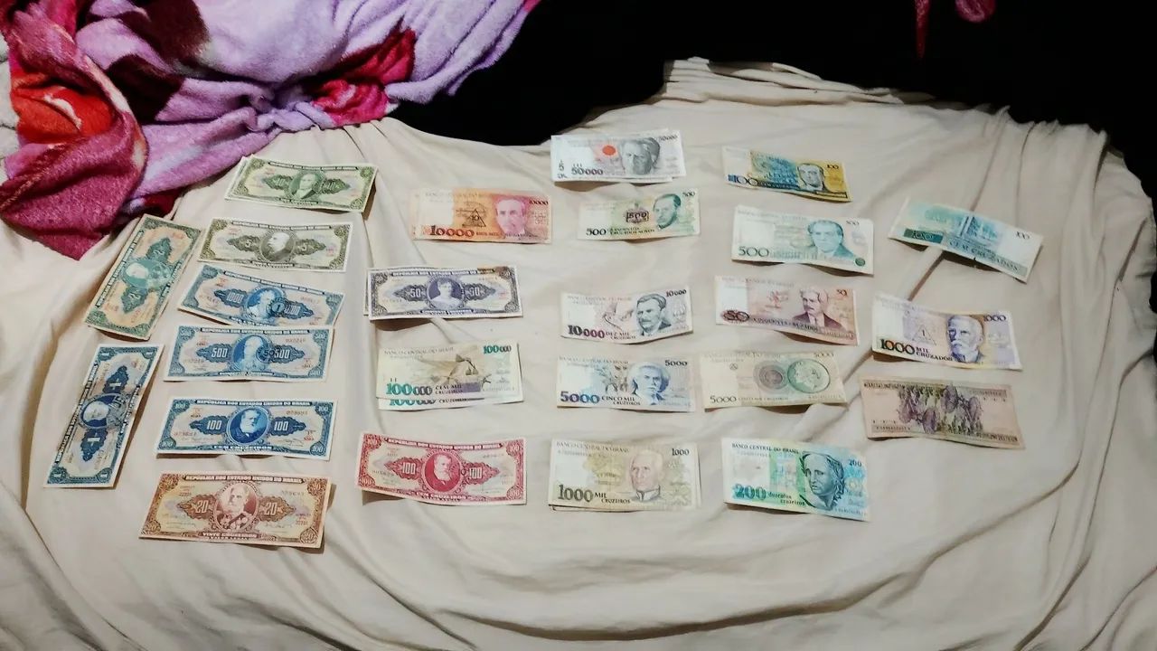 Notas e moedas Antigas Lote - Foto 2