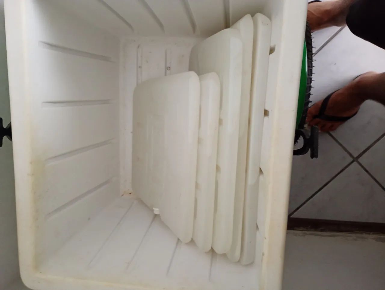 Vendo Carrinho de Picolé/Capacidade 300 picolés/Incluso as 5 Placas de Gelo/1 ano de uso  - Foto 6