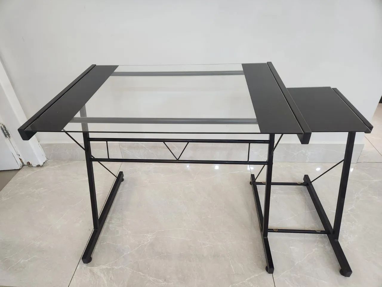 Mesa de Vidro e Metal (Usada)