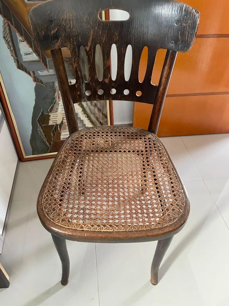 Cadeira antiga de 1881