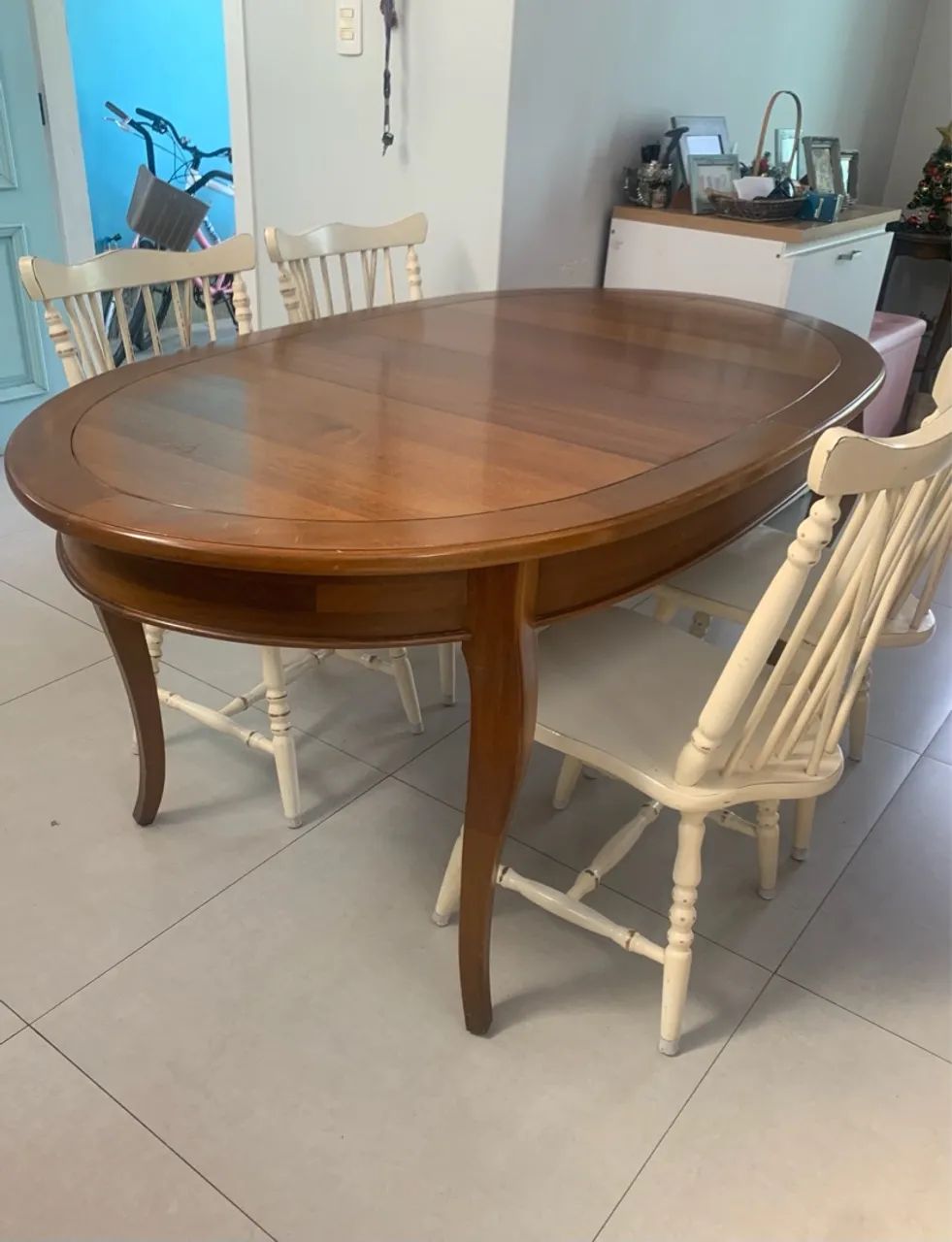 Mesa CLÁSSICA oval em madeira