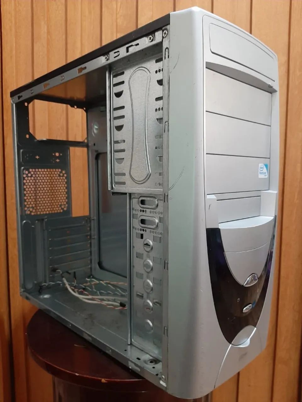 Gabinete Retrô Prata e Preto 2000 PC Sleeper Clássico ATX - Foto 5