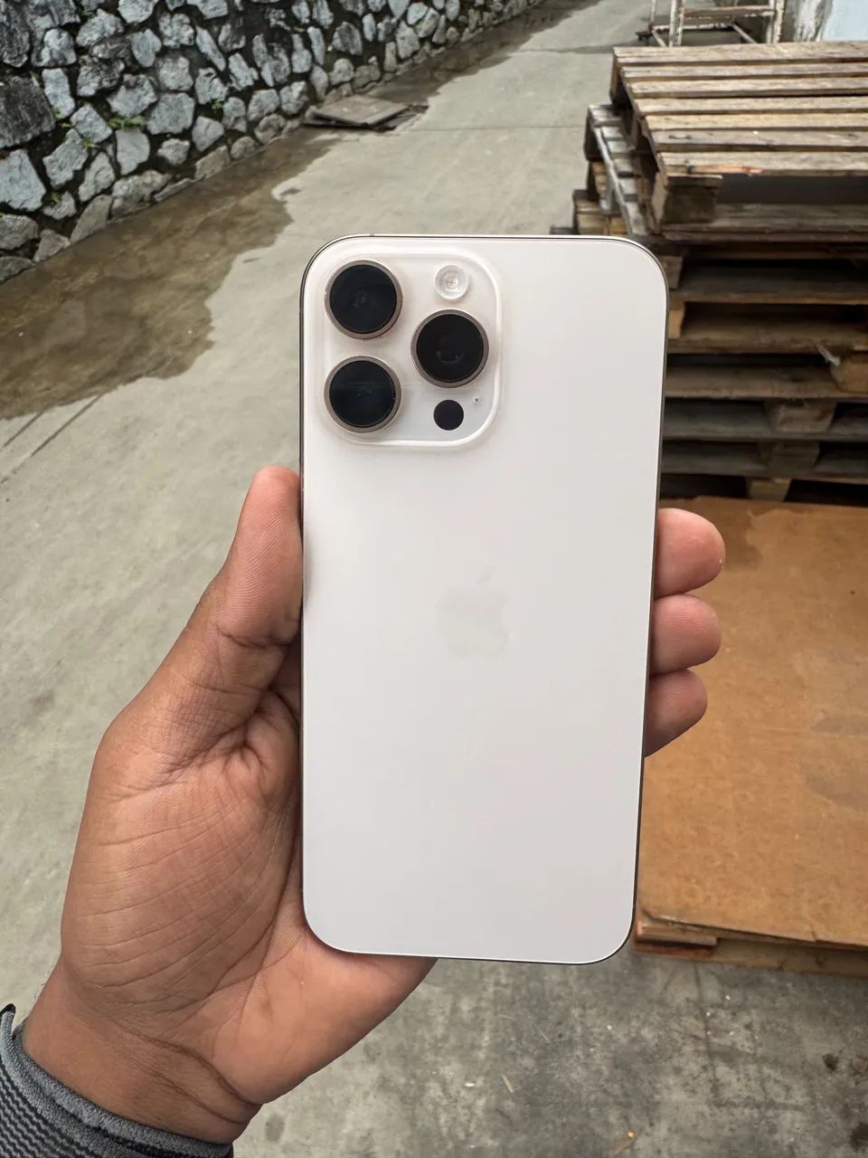 IPHONE 16 PRO MAX! ACEITO TROCA POR INFERIOR - Foto 4