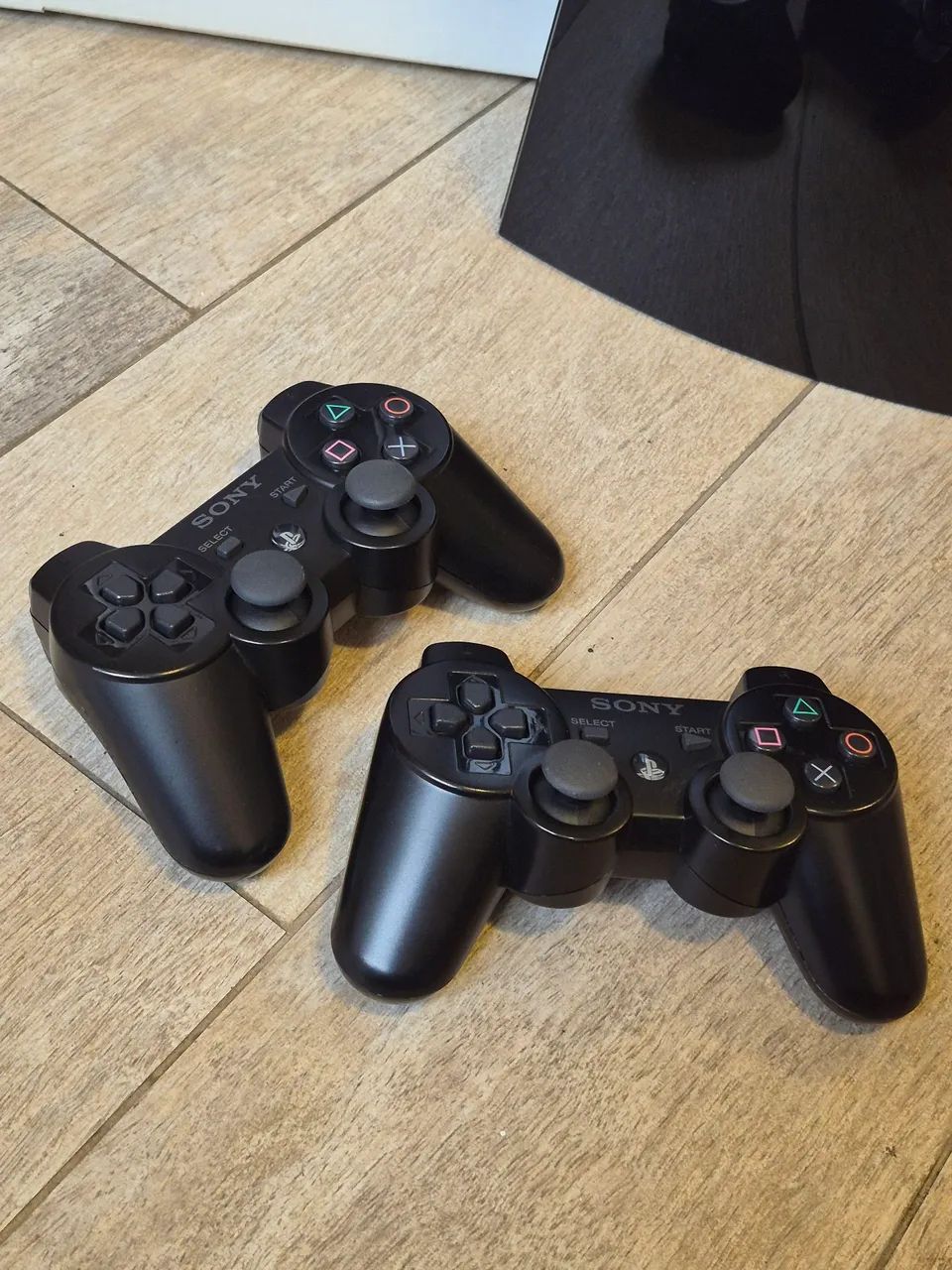 PS3 FAT Japonês 80GB + Caixa + 2 DualShock 3 + 9 Jogos - Consoles