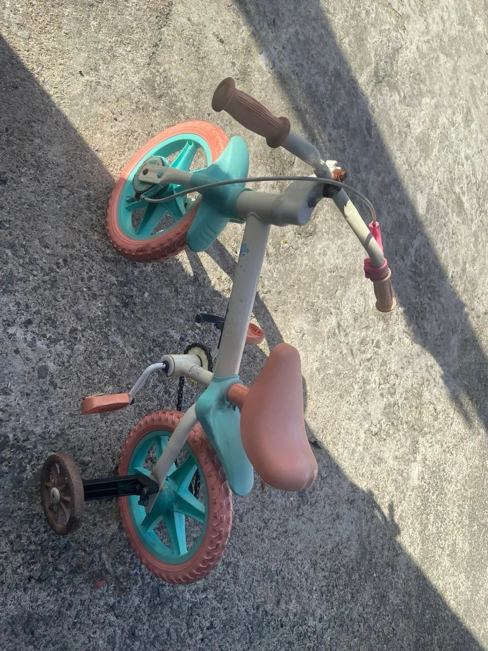 bicicleta infantil usada por 50$, em perfeito estado e funcionando normalmente.