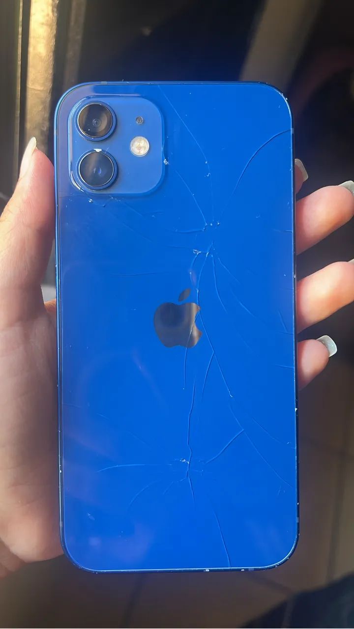 iPhone 12 com a traseira trincada, 64GB