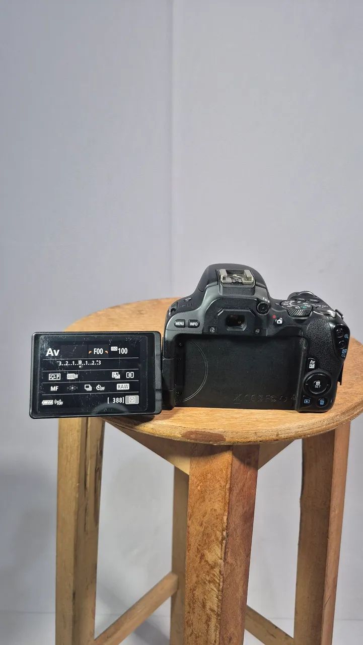 Câmera Canon SL2 (200D)  - Foto 3