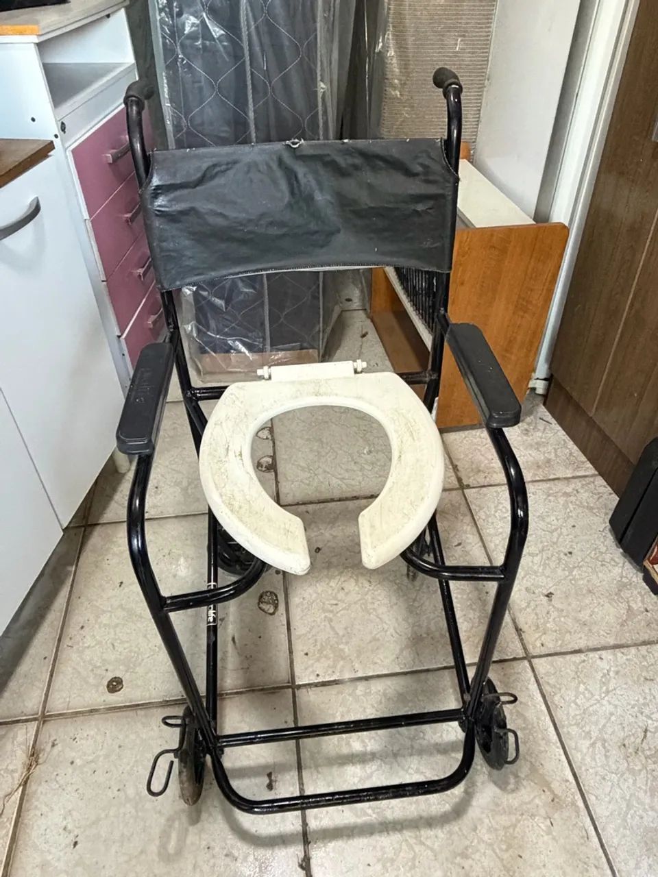 Cadeira de banho usada 