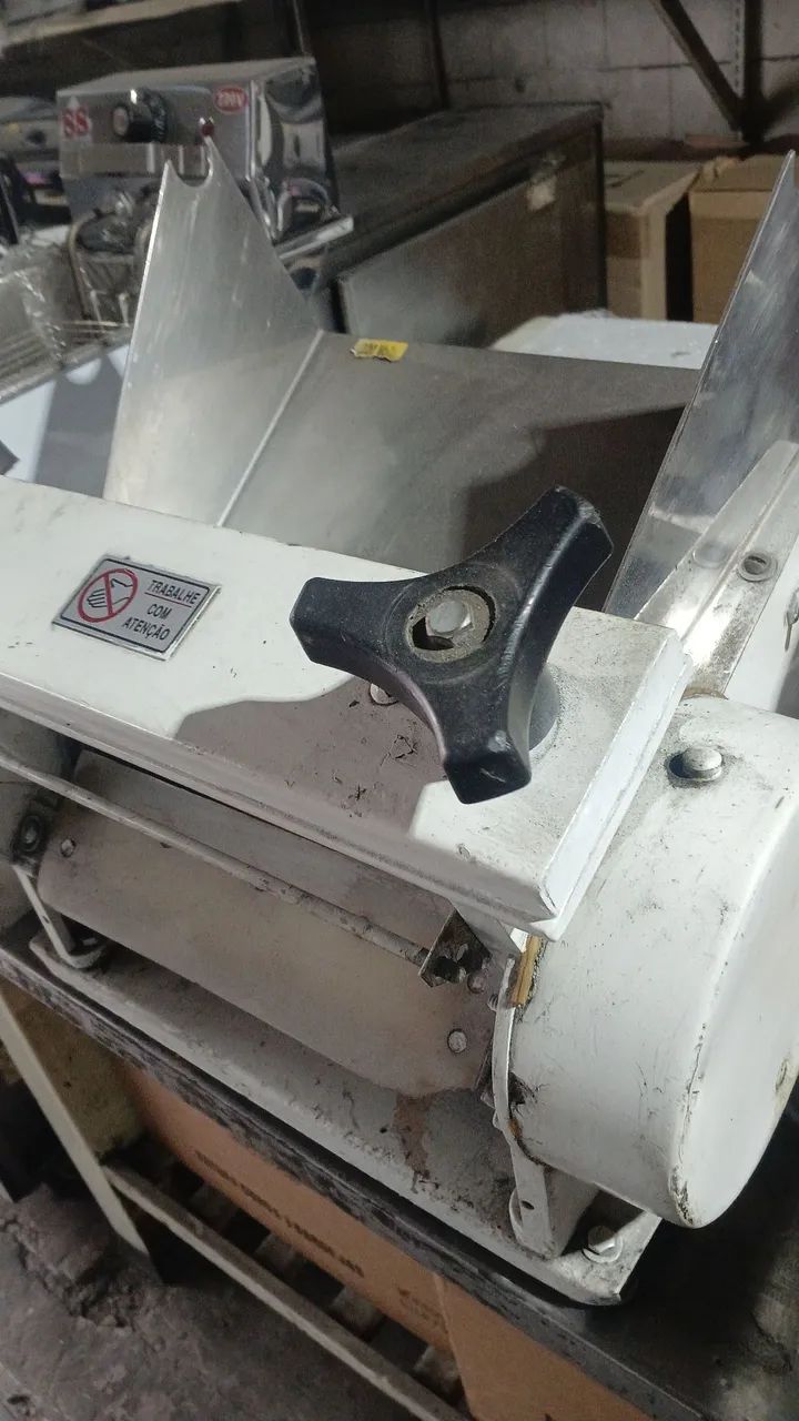  Cortador de frios. Moedor de carne e cilindro de massas  - Foto 3