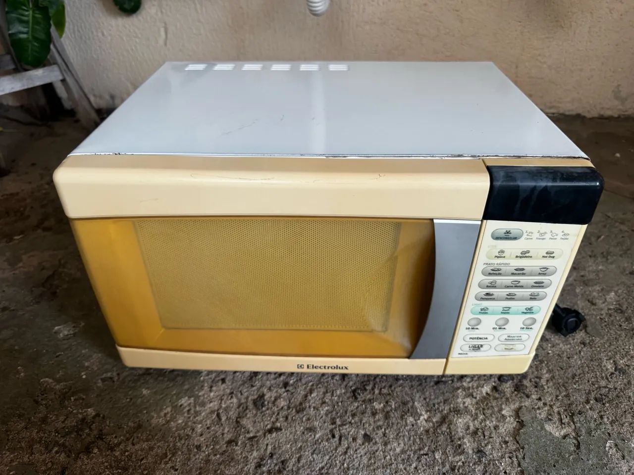 Microondas 127v Eletrolux COM PROBLEMA - Foto 4