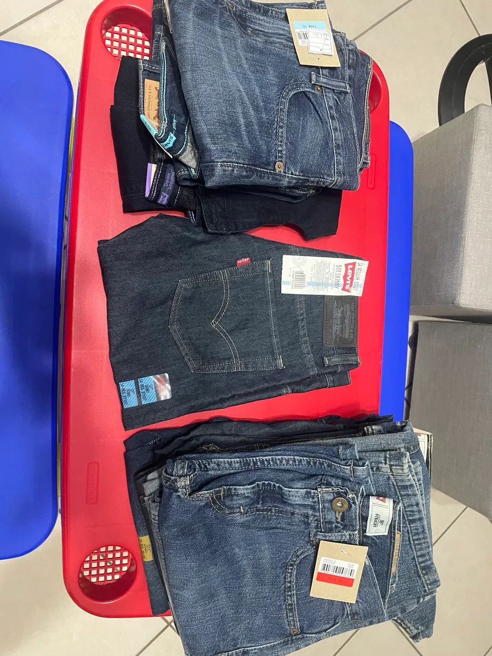 Estoque de calças e bermudas da Levi's. Tamanho juvenil  - Foto 2