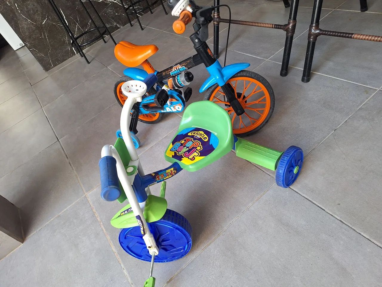 Bicicleta e triciclo infantil 