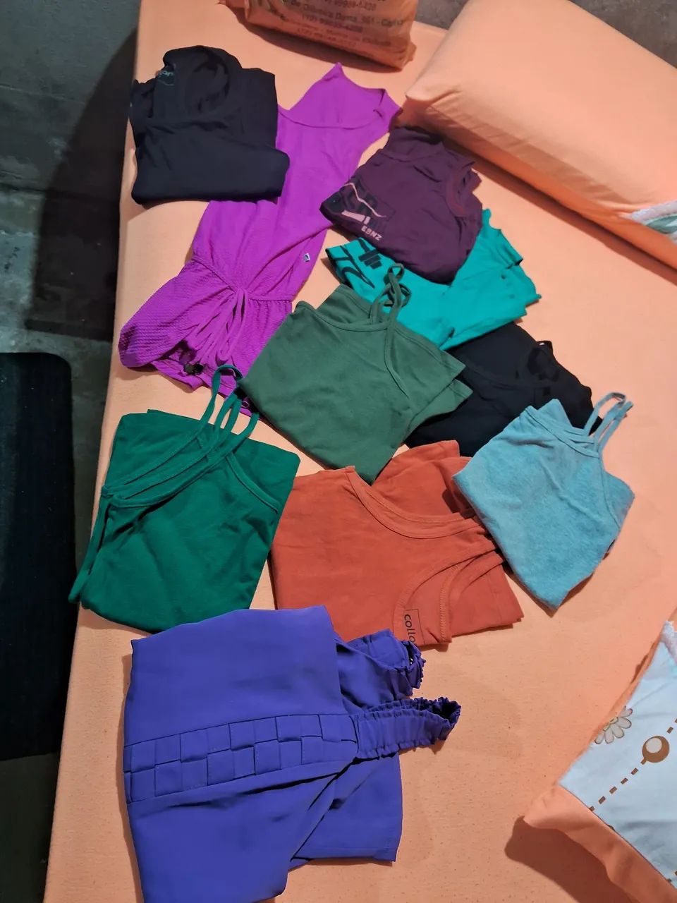 Roupas femininas semi novas  - Foto 2