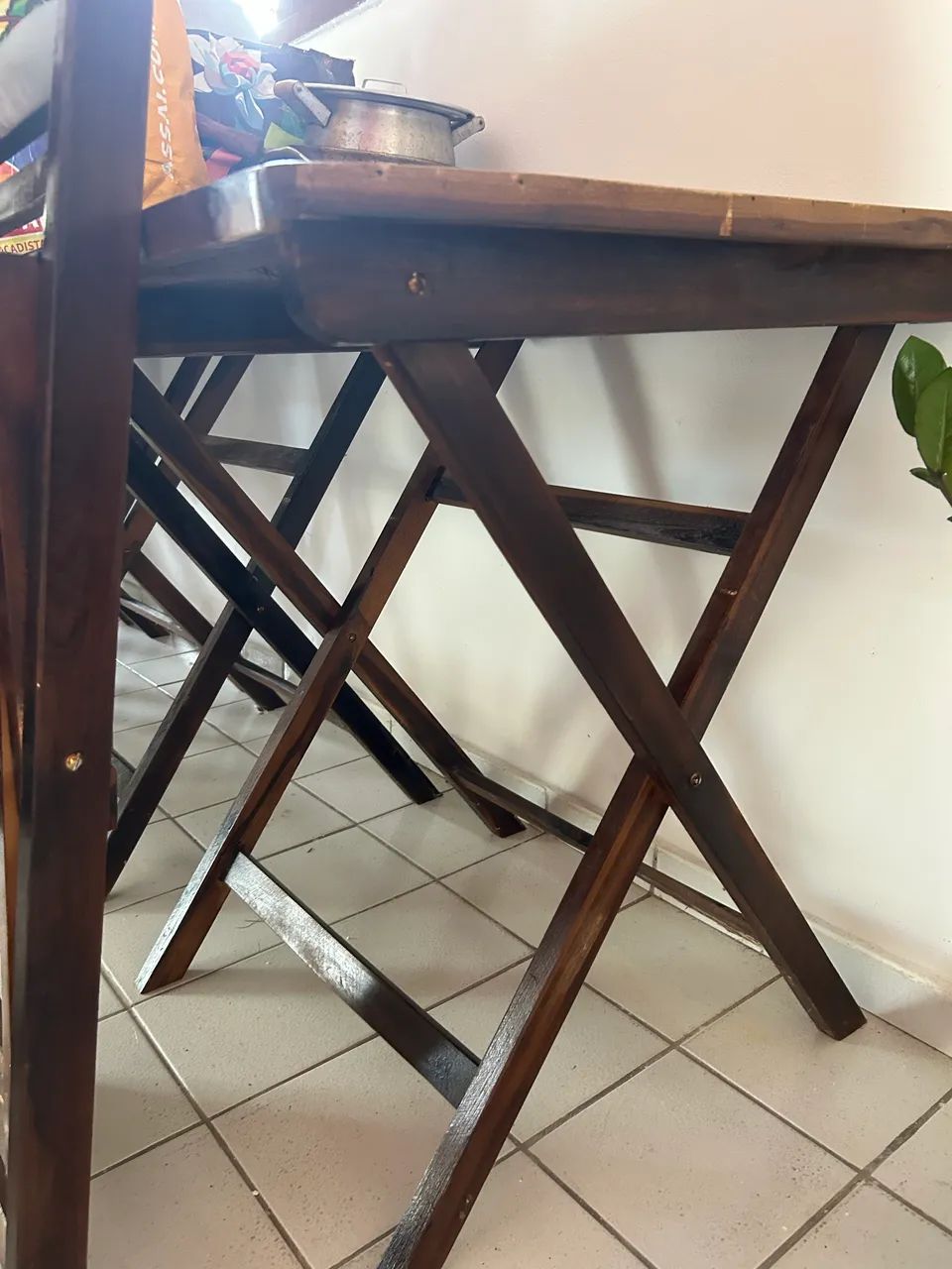 Mesa de Madeira dobrável com Cadeiras  - Foto 4