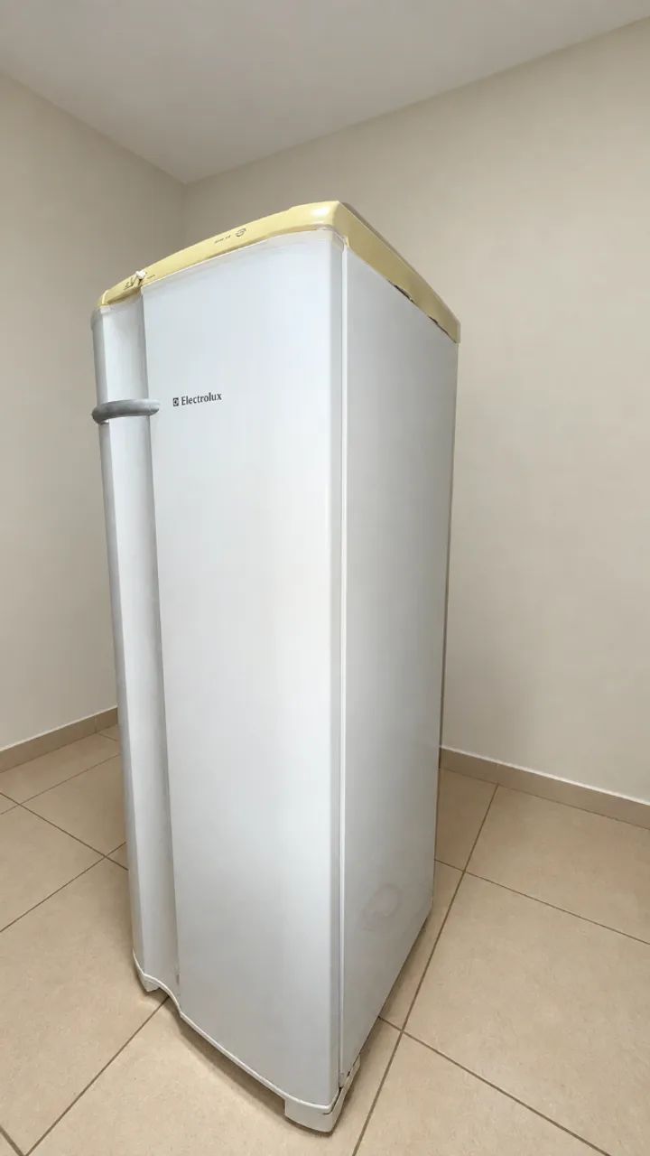 Geladeira Electrolux RDE35 Super 317L - Funcionando Perfeitamente - Foto 2