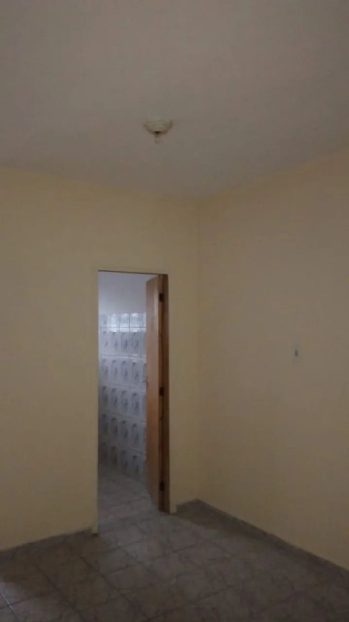Alugo casa 2 cômodos - Foto 5