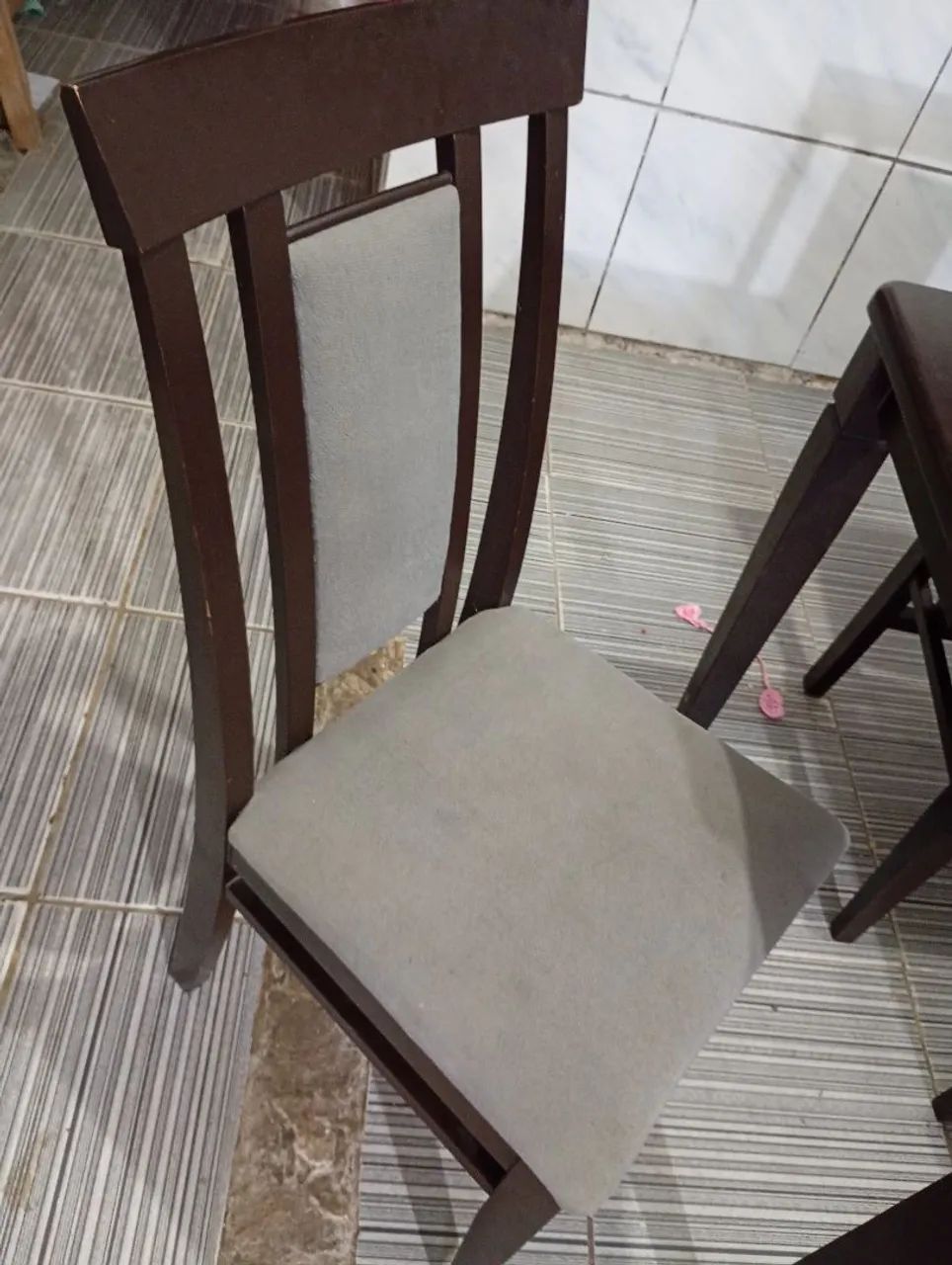 Mesa de madeira boa com cadeiras  - Foto 3