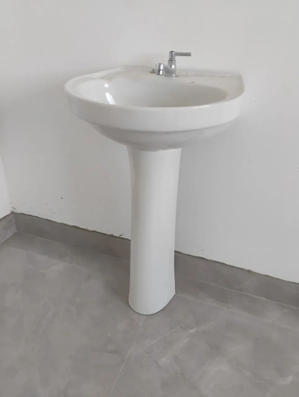 Bathroom sink64962159973377121