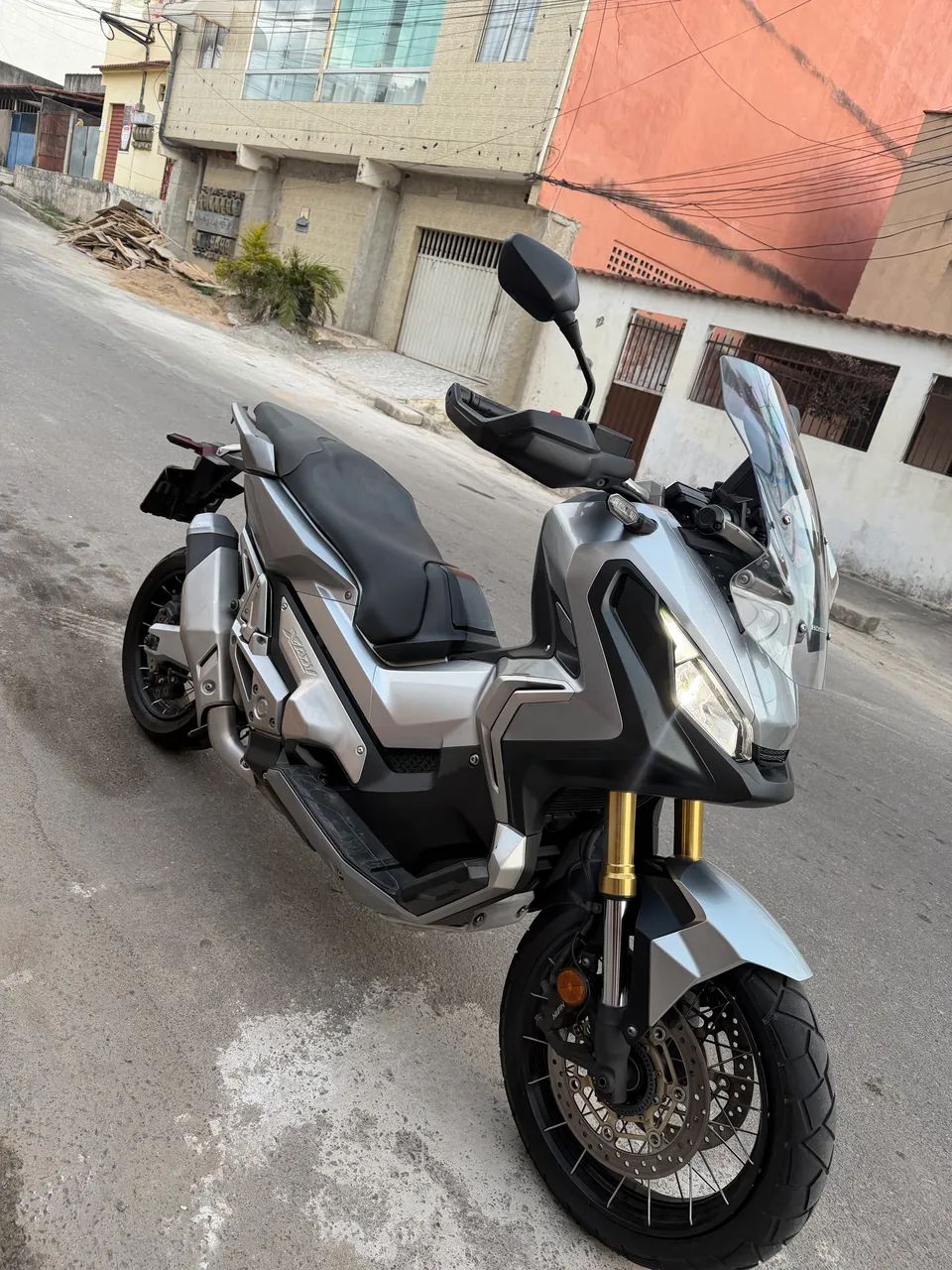 X-adv 750
