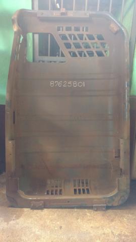 CJ. soldado capuz do motor E215B New Holland p/n * - Foto 2