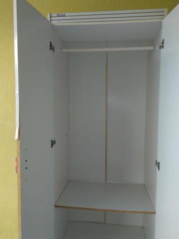 Vendo guarda roupa infantil mais prateleira - Foto 6