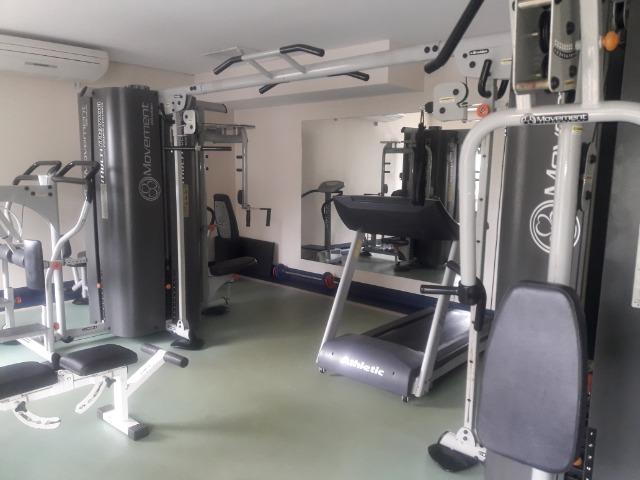 Excelente Apto. de 4 suítes sendo uma Master com Closet na Ponta Negra. - Foto 4