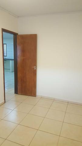 Qnp 34 vendo ágio: 65. 000. 00 . casa frente + barraco de fundos - Foto 2