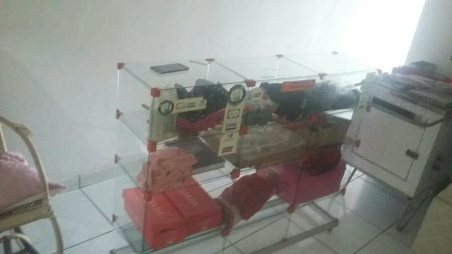 Vendo um balcão de vidro com a base de alumínio com Rodanas - Foto 2