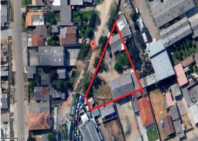 Grande terreno Industrial com 1812 mts quadrados Com Barracão e Casa