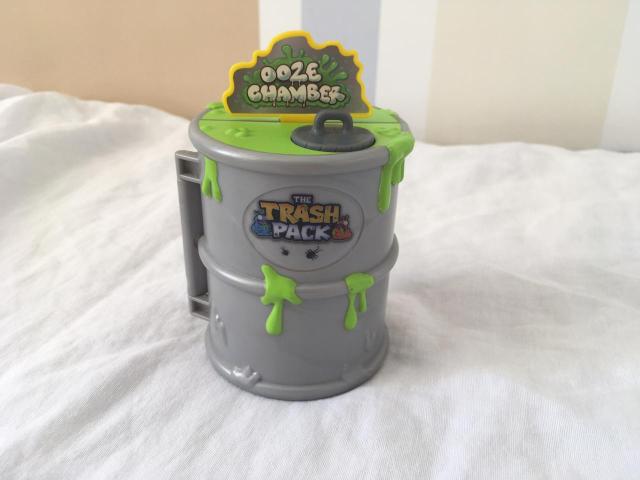 Lixeira Trash Pack + 4 bonecos