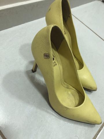 Vendo Scarpin 33 Couro- Loucos e Santos