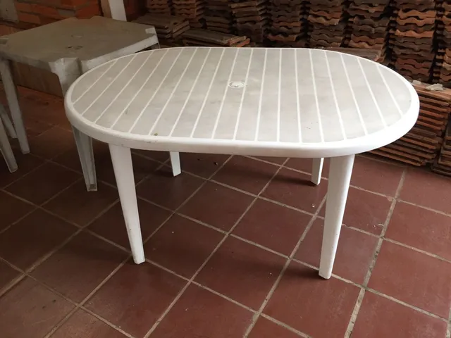 Conjunto de Mesa com Poltrona Spazio cor Branca - Rei do Plástico