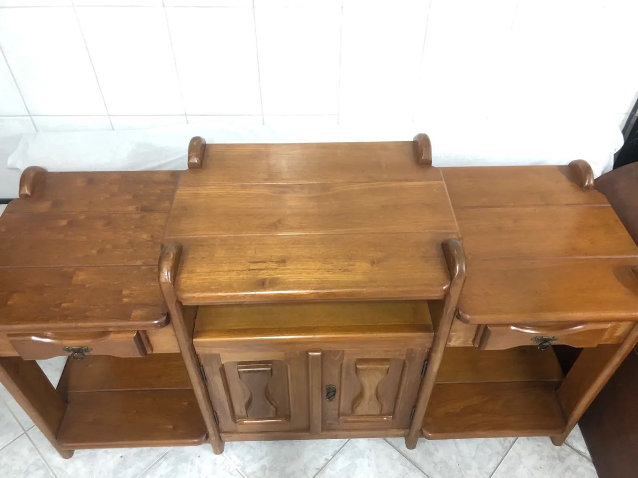 Rack novíssimo em madeira maciça 