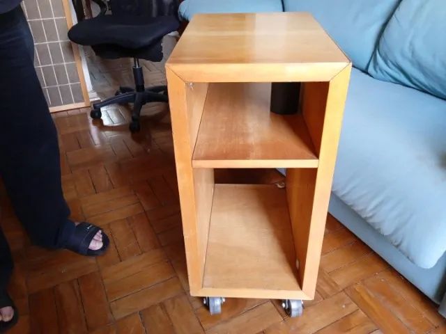 Nicho c/ 1 prateleira e rodas em MDF Marrom 71 cm x 32 cm x 47 cm - Foto 2