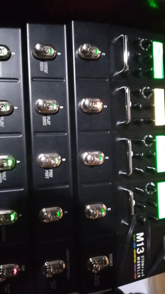 ギター LINE6 M13 Pedaleira p/ guitarra c/ 100 emulações famosas - Line 6 M13