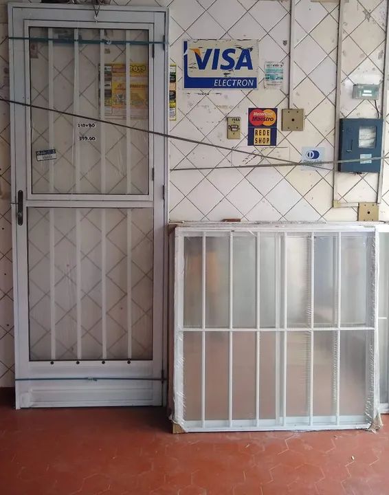 Janela com grade de alumínio branco - Foto 2