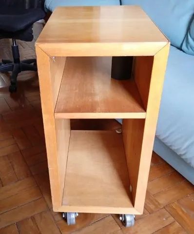 Nicho c/ 1 prateleira e rodas em MDF Marrom 71 cm x 32 cm x 47 cm