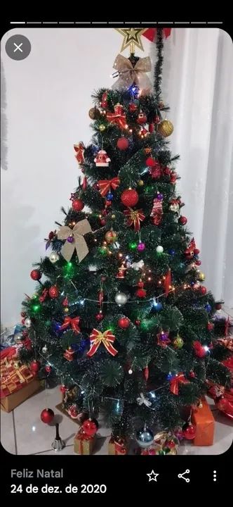 Árvore de Natal Decorada - Foto 2
